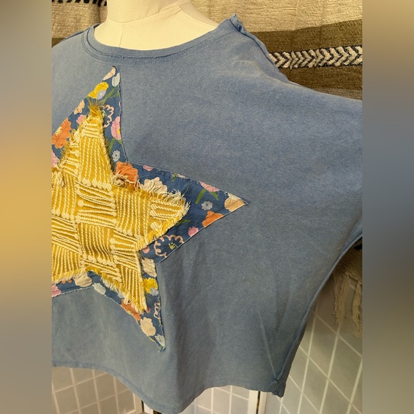 38. NWT easel Oversized Blue Patchwork Tee Shirt with Yellow Star - Picture 3 of 3